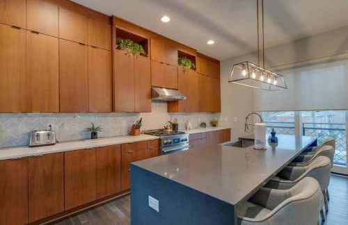 Luxury Townhome! Rooftop-Game Room! Near Broadway! - Foto 33