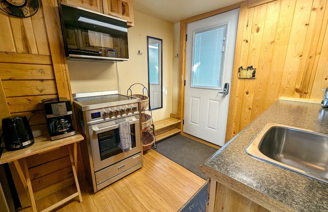 Yellowstone's Treasure Cabins - Photo 66