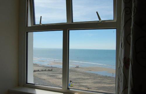 Dolphin Beach House In Tywyn - Photo 21