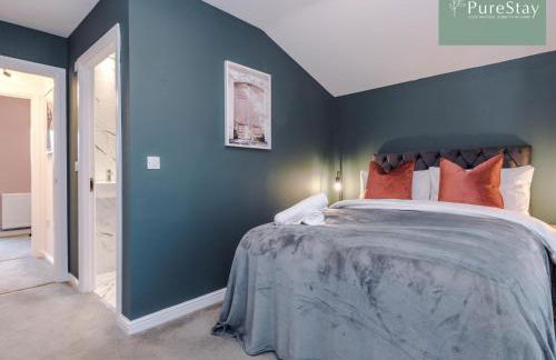 Spacious 5-bedroom Contractor House Sleeps 7 with Parking by PureStay - Foto 28