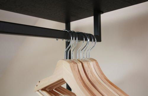 LUXURY 4 Bedroom 4 Ensuite Home in Penarth (Pool Table Games Room & BBQ Garden) with Sea Views - Photo 33