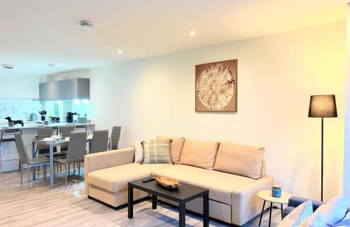 Modern and Spacious 3BR Flat W Balcony - Sleep 12 - Foto 4