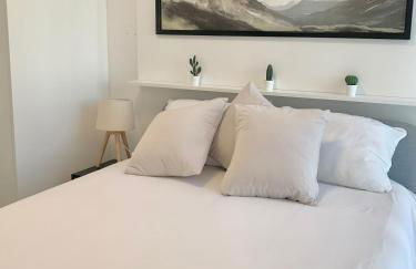 Modern Studio by Port & Old Town - Photo 11