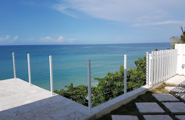 Je Suis Jamaica - 4 B R Beachfront Villa w Staff - Photo 79