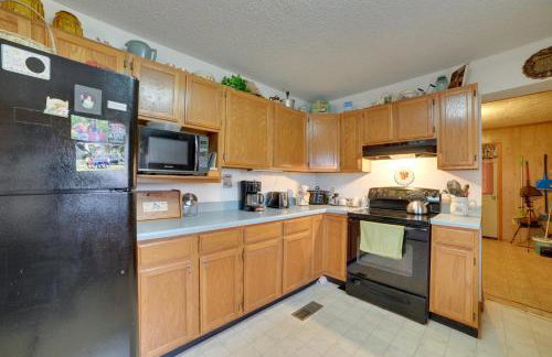 Peaceful Hazel Cottage with Deck and Yard! - Foto 10