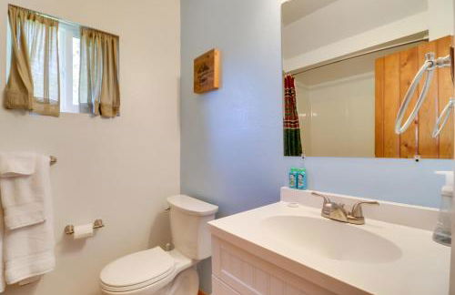 Lakeside Cabin with Beach about 14 Mi to Ski Area! - Foto 15