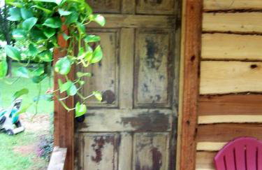 Hillbilly Chic Tiny House Near Nashville with WiFi, Kitchenette, Fire Pit & Trails - Foto 35