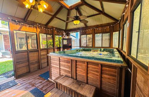 Maple House Romantic Getaway WHot Tub Near IAH - Foto 49