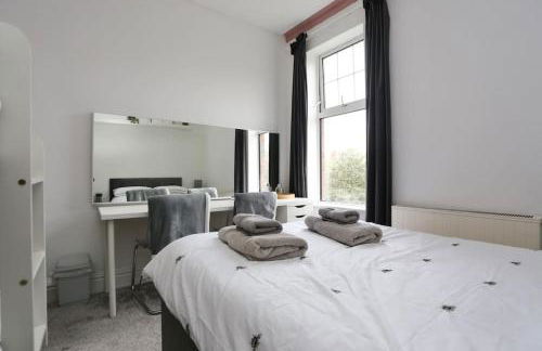 The Hot Tub Townhouse by Holiday Heim - Photo 12