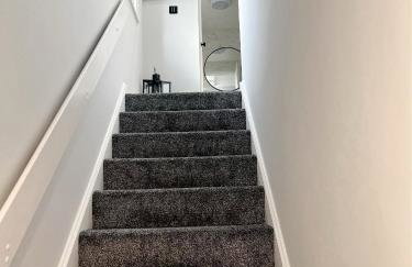 Stunning apartment in Beckton with Private Entrance - Photo 17