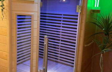 Les Loges Du Théatre 160m2 MAISON PRIVÉ 14 personnes MAX tout équipé a 200m de l'AVENUE DE CHAMPAGNE et toutes commodités DEGUSTATION CHAMPAGNE OFFERTE jacuzzi sauna jeux velos EMPLACEMENT EXCEPTIONNEL et CHIC - Foto 5