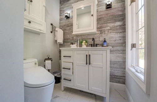 The J Luxury Villa - Southampton Poolside Retreat with Sauna - Foto 35