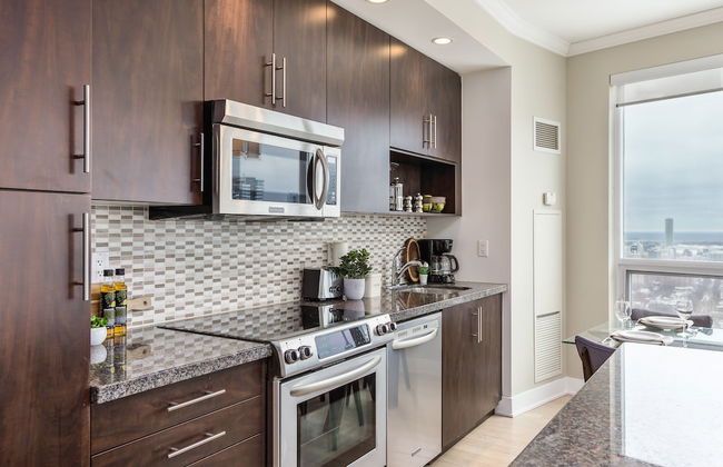 QuickStay - Modern 2-Bedroom Condo, Panoramic City Views - Foto 17