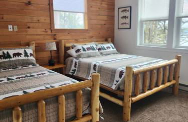 Spacious, modern, home by the lake! - Foto 49