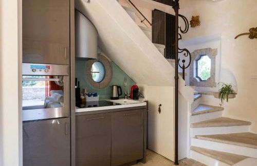 Medieval Tower In Sibillini Mountains Park - Foto 5