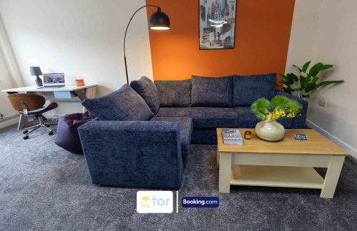 Large 2 Bedroom Apartment By The One Retreats Short Lets & Serviced Accommodation Horley Close To Gatwick Airport - Foto 34