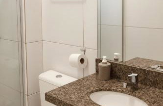 Apartamento em zona nobre com três quartos, sendo um suíte - Foto 5