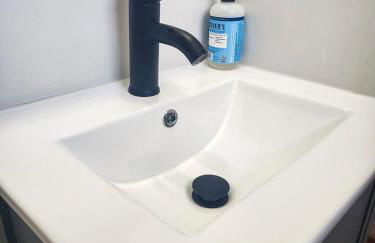 Relaxing Cozy Back House with Backyard - Foto 8