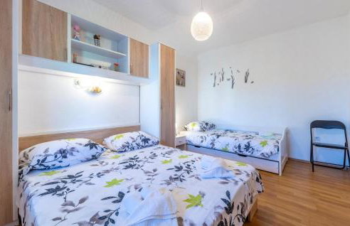 Three-Bedroom Holiday Home In Neoric - Photo 32