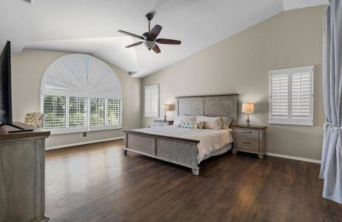 French Country Charm with Pool and Mountain Views - Foto 6