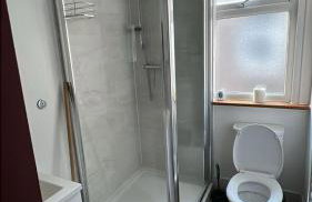 LARGE SELF CATERING HOUSE WITH WiFi CLOSE TO TRANSPORTS - Photo 19