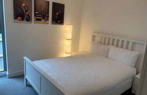 Central 1-Bed Apt for 4 Close To Transport Shops - Foto 21