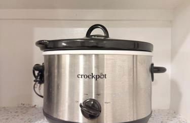 Spacious 4BR House Sleeps 9 Outdoor Lounge with Fire Pit plus Games - Foto 29