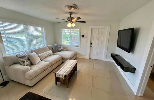 2 min walk to beach with free parking at Lauderdale 17-1 - Foto 2