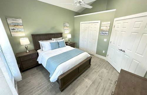 BRAND NEW! Lakefront 9BR Pool Hot Tub Outdoor Kitchen BBQ Theater 2 miles Disney - Foto 47