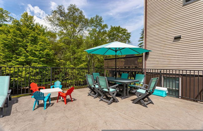 Family Fun Oasis Hot Tub Steam Room Pool Stream Firepit Games - Foto 47