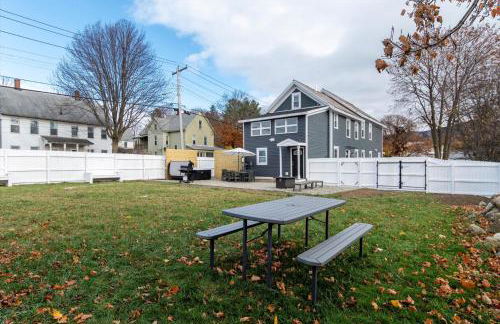 Updated Family-sized Home in Heart of Rutland, Near Slopes, EV Level 2, Hot Tub - Photo 41