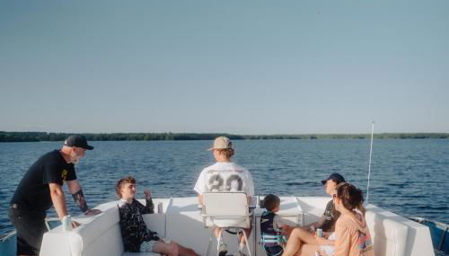 Luxury FlyBridge Houseboat - Captain Choice - Premium Wilderness Cruising - High Internet Speed - HB14 - Foto 5