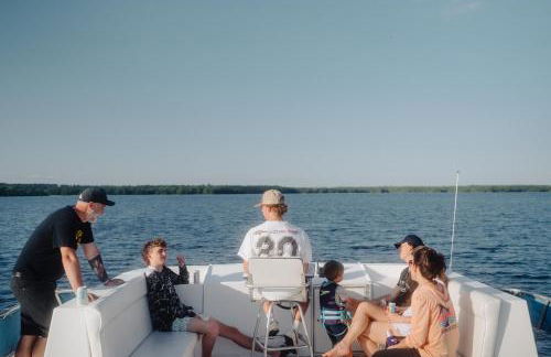 Luxury FlyBridge Houseboat - Captain Choice - Premium Wilderness Cruising - High Internet Speed - HB14 - Foto 5