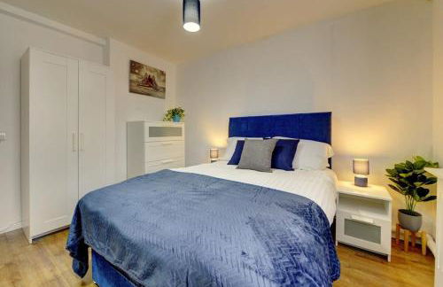 5 bedrooms, sleeps up to 16, secure parking space & comfort - Foto 27