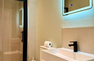 Stunning 4-Bedroom Home - 10 mins to Sandbanks Beach - Photo 29