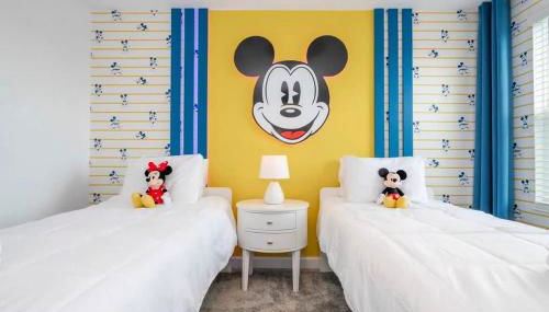 Family Villa Private Pool Spa & Arcade Sleeps 22 - Foto 4