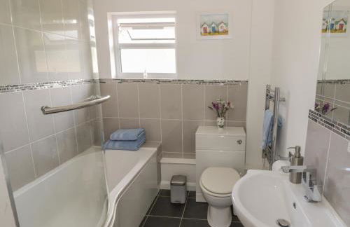 Lawn Lodge - Photo 14