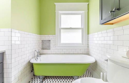 Charming Urban Retreat Elegant Home in Cap Hill - Foto 29