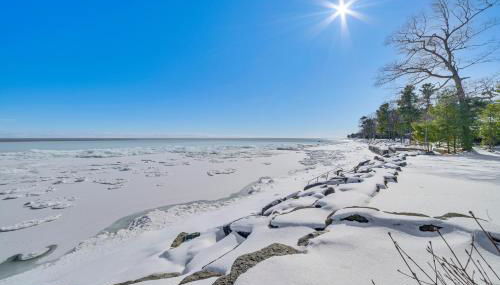 Steps to Lake Huron! Family Outdoorsy Getaway - Foto 5