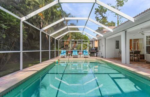 Spacious 3 Bed 3 Bath Pool Home in Naples - Photo 26