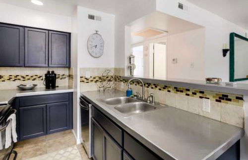 Chic Dallas Condo with Pool, Walk to Knox Street! - Foto 9