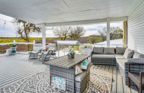 Luxury Lakefront Retreat with Dock in Runaway Bay - Foto 28