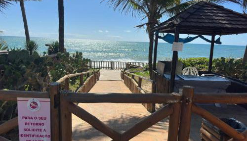 Flat Guarajuba - 3 quartos 2 andar à Beira Mar - pé areia - governança com arrumadeira e Wi Fi inclusos - Foto 2