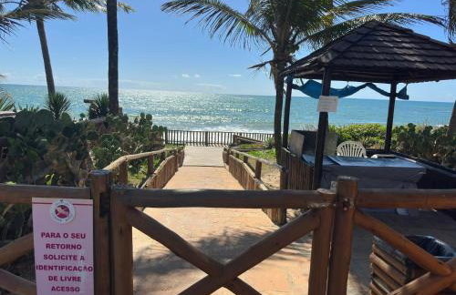 Flat Guarajuba 4 quartos térreo à Beira Mar - pé na areia - governança com arrumadeira e Wi Fi inclusos - Foto 1