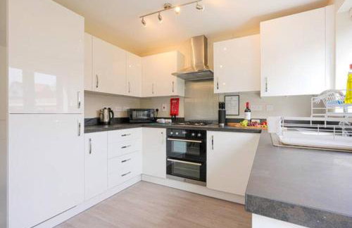 Wavendon House • Sleeps 6 • Driveway Parking • Garden • Fast Wifi • Smart TV • Yoko Property - Photo 18