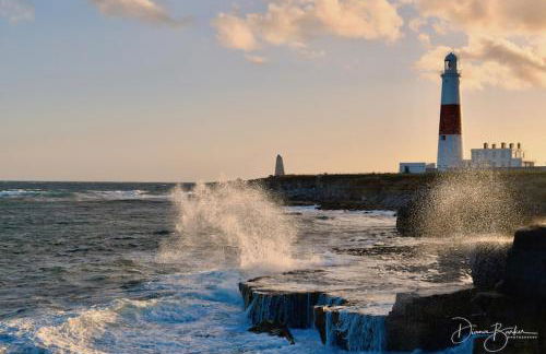 Dog Friendly Cosy Coastal Cottage with Sea Views - Photo 36