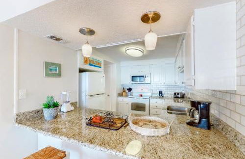 Gulf-front condo on bike path with beach views outdoor pool tennis & gym - Foto 16