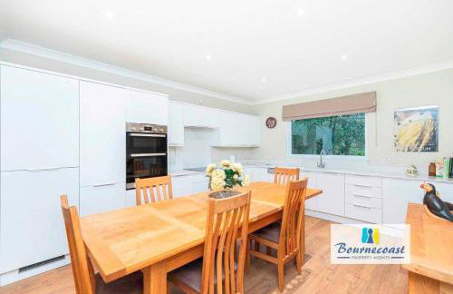 TAYLOR DRIVE by BOURNECOAST - A Lovely Countryside Family Home with a Garden and Parking - HB1522 - Foto 7