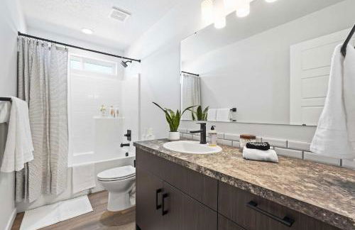 Spacious 6BR - Sleeps 22 - Game Room & Pool Access - Foto 37