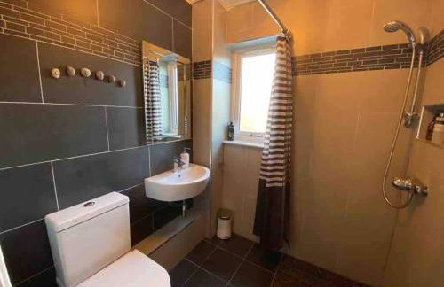 Wee Cruive immaculate studio apartment - Photo 9